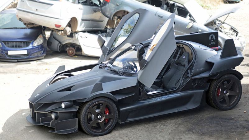 Der Flügeltürer bietet ein eigenwilliges Design. (Bild: Ariel)