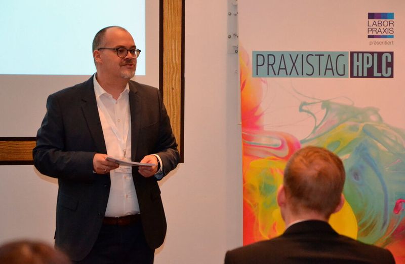 Durch das Vortragsprogramm führte LABORPRAXIS-Chefredakteur Marc Platthaus. (Ottleben / LABORPRAXIS)