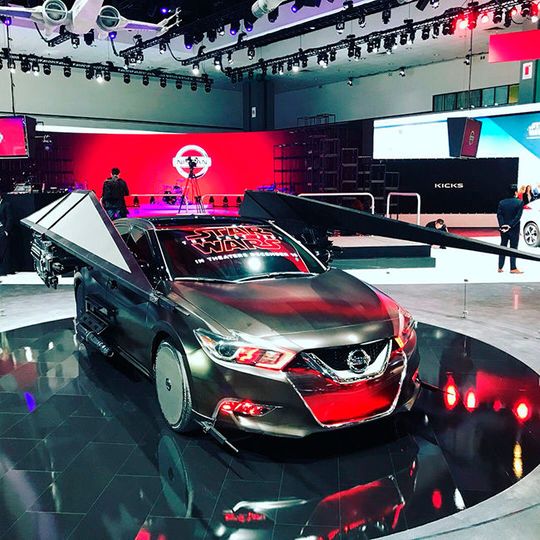 Der Nissan-Stand auf der LA Auto-Show stand ganz im Zeichen von Star Wars.(Bild:  Grundhoff)