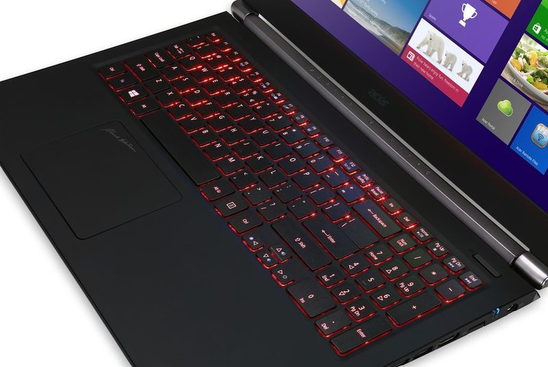 Das Keyboard ist mit einer roten Hintergrundbeleuchtung ausgerüstet, ein Farbakkzent in dem mattschwarzen Chassis mit Nanostruktur. (Bild: Acer)