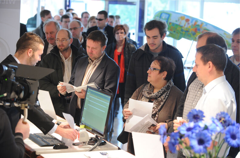 Warteschlange: 313 Besucher drängten an den Empfang zur MKS User Conference 2012. (MKS/Felix Kästle)