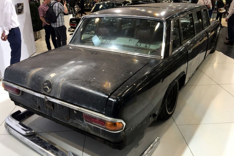 ... oder auch Autos, die wirklich schon einiges mitgemacht haben wie dieser 600 Pullman ... (Foto: press-inform)