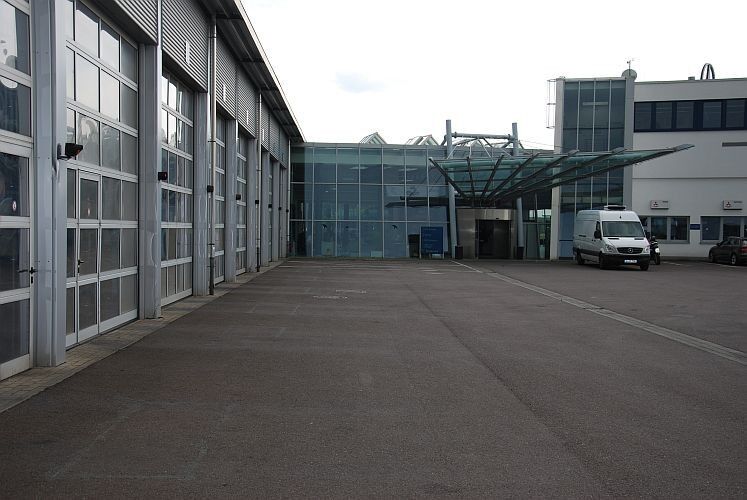 Die Mercedes-Benz-Niederlassung in Langenhagen hat Teile ihres Betriebsgeländes an spezialisierte Unternehmen weitervermietet. (Foto: Wenz)