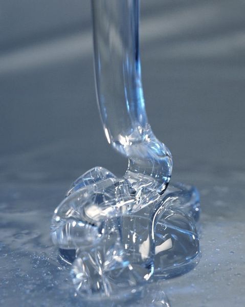 Flüssig-Silicon in seiner rohen Form.  (Bild: Wacker Chemie)