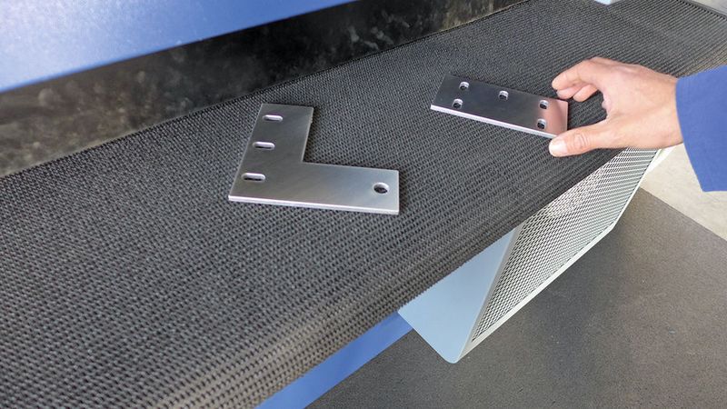 Saubere und verrundete Teile können sicher manuell aufgenommen werden. (Bild: Peter Springfeld)