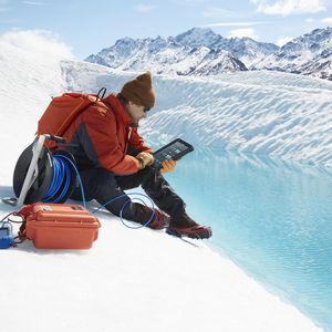 Der Latitude 12 Rugged Tablet-PC arbeitet auch bei -29 Grad Celsius, der Touchscreen kann mit Handschuhen bedient werden. (Bild: Dell)