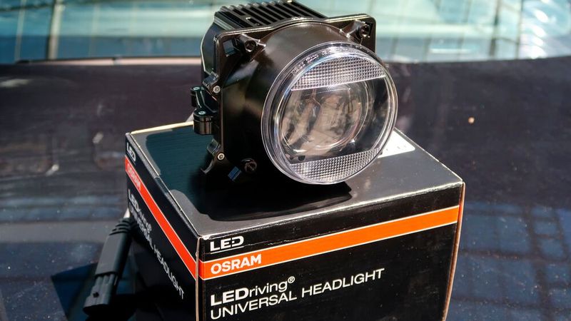 Einbauscheinwerfer mit Abblend-, Fern-, Tagfahr- und Standlichtfunktion, beispielsweise für sogenannte vollintegrierte Wohnmobile. (Bild: Diehl – VCG)