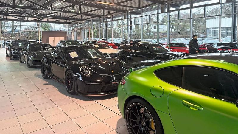 ASG Remscheid bezieht gerade die ehemalige Mercedes-Benz-Niederlassung in Remscheid. Dort ist deutlich mehr Platz, um die Fahrzeuge angemessen präsentieren zu können.(Bild:  VCG - Lulei)