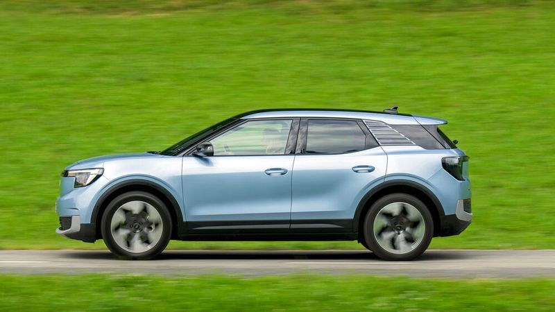 Die Preise für den Explorer, der zum Marktstart nur in der Extended-Range-Version verfügbar ist, starten bei knapp 50.000 Euro.  (Bild: Ford)