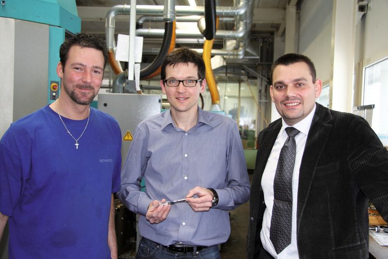 Sind äusserst zufrieden mit dem Gesamtergebnis v.l.n.r.: Andreas Stauffer (Zerspanungsfachmann Schneto AG), Michael Baumann (Geschäftsführer Schneto AG) und Marco Keller (Anwendungstechniker, DC Swiss AG). (Bild: Matthias Böhm)