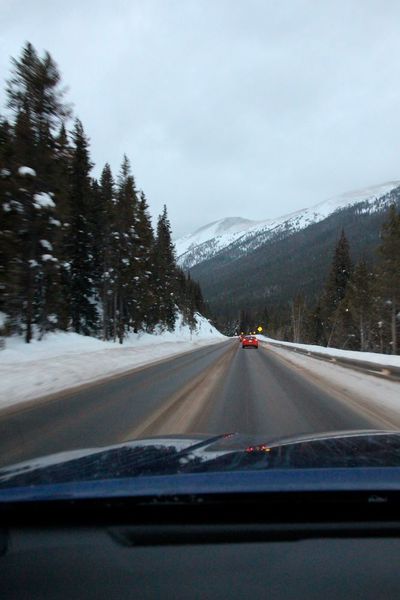 Die erste Bewährungsprobe für die rund 180 PS und exakt 500 Nm des Duramax-Triebwerks wartet bereits ein paar Meilen westlich von Denver. (SP-X/Benjamin Bessinger)