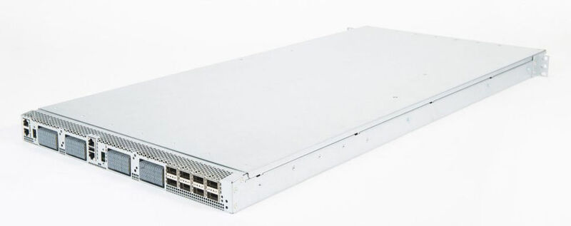 Die Plattform verwendet einen 3,2 Terabit-Switch für jeweils zwei Cages, der zunächst 50 Gigabit (G) pro Server und zusätzlich 50 G bei 25-G-Signalisierung ermöglicht. Der Open19-Switch verfügt auch über 800 G Standard QSFP-Anschlüsse für Uplinks und Nicht-Open19-Geräte.

Die Open19-Plattform kann aber auch einen Standard QSFP-basierten 3,2-T-Switch aufnehmen, während die Blindmate-Verbindung zu den Servern erhalten bleibt.
 (Open19 Foundation )