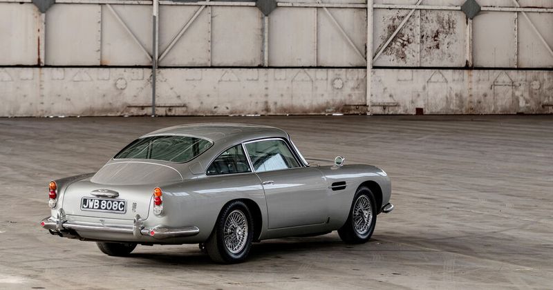 Platz 8 für einen Klassiker: den Aston Martin DB5, den James Bond in „Goldfinger“ fuhr. (Bild: Max Earey/Aston Martin)