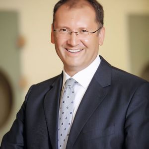 „Hackerangriffe haben sich zum zentralen Geschäftsrisiko in der Gesundheitswirtschaft entwickelt“, Michael Burkhart, Leiter des Bereichs Gesundheitswirtschaft bei PwC.(Bild:  PwC)