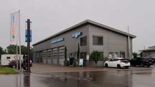 Kunden der freien Werkstatt kommen aus Deutschland und der Schweiz. In Gottmadingen treffen sie auf eine Vier-Tage-Woche mit Ruhetagen am Samstag und Montag. (Bild: Diehl – VCG)