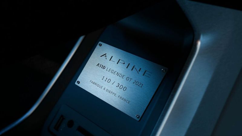 Die Exklusivität wird den Käufern schon im Auto dokumentiert. (Bild: Renault)