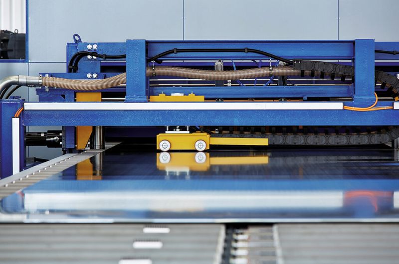 Bei der Spezialsäge kann die Schnittgeschwindigkeit programmiert werden, sodass sie bei unterschiedlichen Banddicken immer optimal einsetzbar ist. (Bild: Kohler)