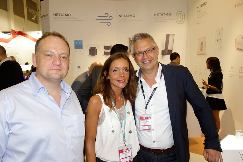 Das NETATMO Team (v. l.) Matthew Broadway, Fabienne Séon und Markus Schmidt, hatte tolle neue Produkte und Lösungen. (Bild: IT-BUSINESS)
