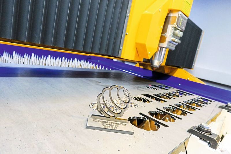 Den Besuchern des Community Events wurde im Rahmen einer Livedemonstration gezeigt, dass die Basics von Industry Fusion bereits laufen: Während auf der Laserschneidanlage MSF Compact von Microstep geschnitten wurde, konnte das Publikum nachverfolgen, wie sich die Zustände aller maßgeblich beteiligten Komponenten verändern. (IBN 4.0)