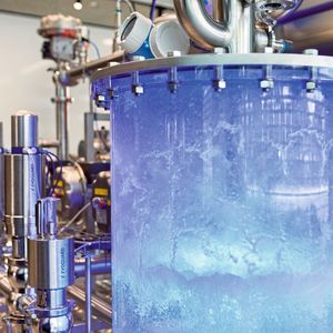 Jeder Schritt im Prozess wird verfolgt, z. B. die Konzentration oder welche Additive einer Charge zugegeben wurden. Damit wird die Rückverfolgbarkeit gewährleistet. (SAP)