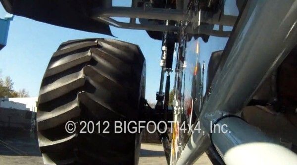 Der Bigfoot 20: der weltweit erste Monstertruck mit Elektroantrieb macht mit über 260 kW und 1100 Nm Autos umweltschonend platt (Bild: Bigfoot 4x4 Inc.)