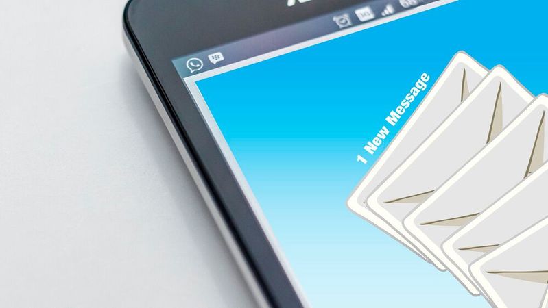 Mit durchschnittlich 42 Mails pro Tag ist die geschäftliche Mail-Kommunikation laut einer Umfrage von Bitkom auf Höchststand.
