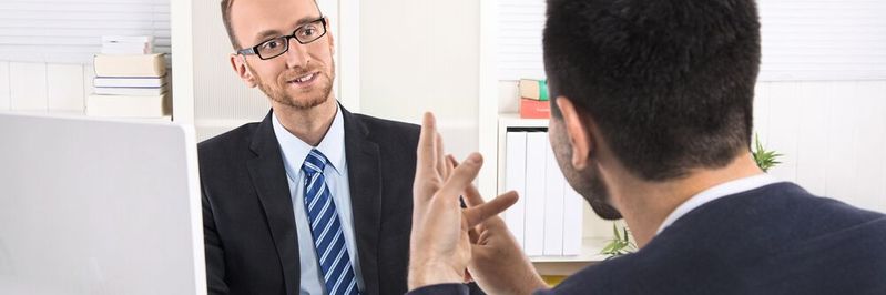 Wegen der Corona-Pandemie verzichtete ein großer Teil der Arbeitnehmer auf eine Nachverhandlung des Gehalts.(Bild:  ©Jeanette Dietl - stock.adobe.com)