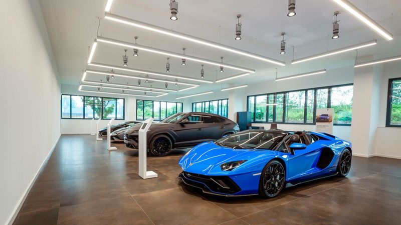 Der Schauraum bietet Platz ... (Bild: Lamborghini)