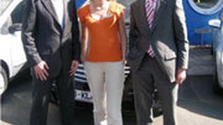 Zusammenarbeit im Dienst des Kunden (v.r.): Olaf Kühle, Projektmanager T-Systems, Anja Werkstätter, Leiterin Kundenmanagement, und Alexander Tomescheit, Geschäftsführer Russ & Janot.  (Foto: Mauritz)