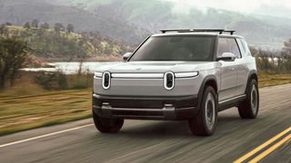 Rivian schickt das Elektroauto R2 in den USA ins Rennen. In Europa soll das Modell ebenfalls starten. (Bild: Rivian/Eric Anderson)