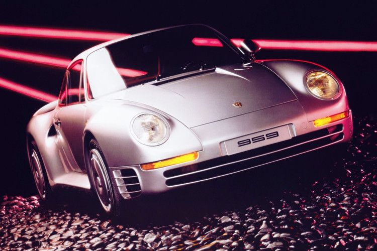 ... der Vierventiler im ebenfalls neu vorgestellten Porsche 959. (Foto: Porsche)