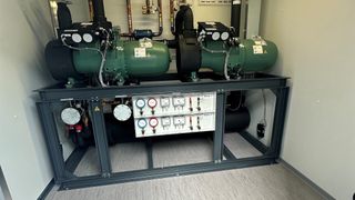 Kälteanlage mit natürlichem Kältemittel (R 290) im Container verbaut (Bild: L&R)