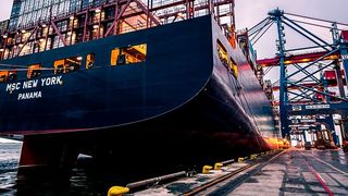 Das Ziel des geförderten Projektes ist es, in Zukunft autonome Roboterteams zur Reinigung und Wartung von Schiffen einzusetzen, während diese im Hafen be- oder entladen werden. (Bild: gemeinfrei)