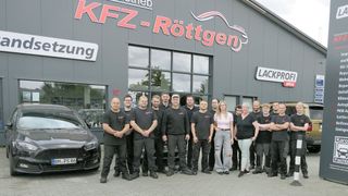 Ein junges, erfolgreiches Team erwartet die Kunden aller Fabrikate bei Kfz-Röttgen in Erftstadt. (Bild: Wenz - VCG)