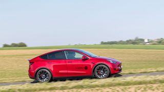 Tesla liefert das Model Y seit kurzem in Deutschland aus. (Bild: SP-X/Frank Ratering)