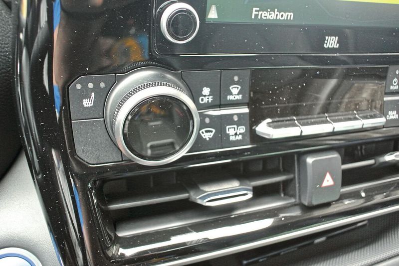 Bei hohen Temperaturen haben wir die Sitzlüftung vermisst. (Bild: Sven Prawitz)