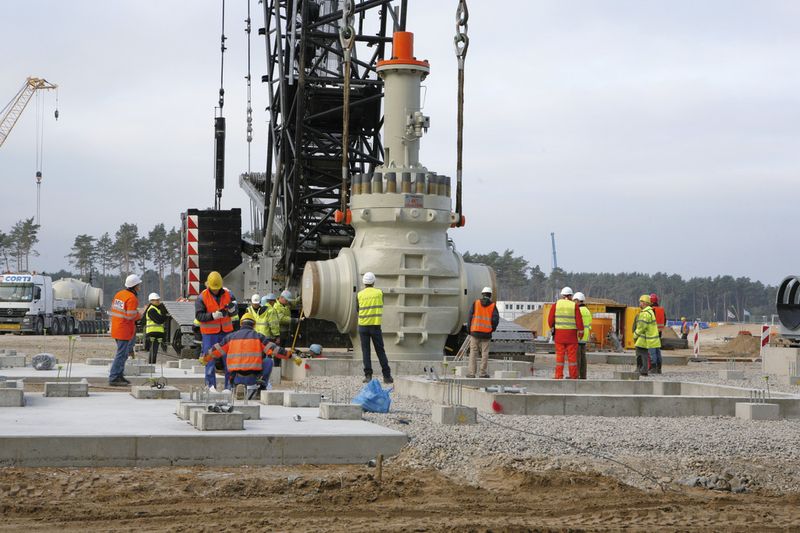 Das italienische Unternehmen Petrolvalves hat insgesamt zehn jeweils über 100 Tonnen schwere Absperrarmaturen für die Nord-Stream-Pipeline entwickelt und produziert. Die Ventile werden in Deutschland und Russland an den Anlandungsbereichen der Pipeline installiert. (Picture: Nord Stream)