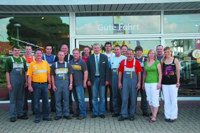 Hoch motivierte Mitarbeiter: Die Servicemannschaft von Schlingmann. (Archiv: Vogel Business Media)