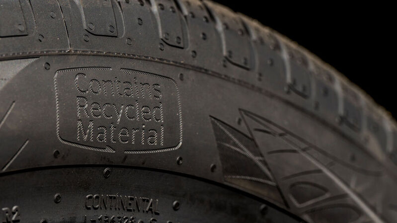Bis zu 65 Prozent nachwachsende, wiederverwertete und Massenbilanz-zertifizierte Materialien verwendet Continental im Reifen „UltraContaxt NXT“.