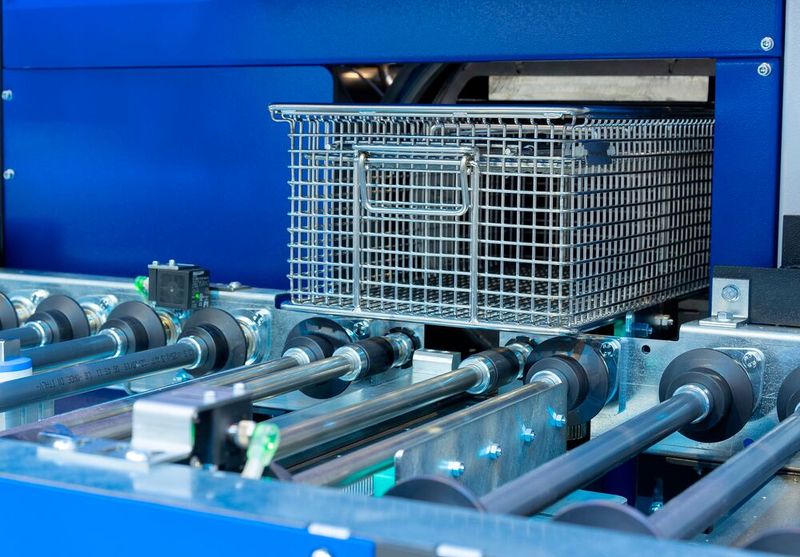 Combining standard processes — such as steam degreasing, spray and immersion cleaning, and injection flush washing — with technologies like Ultrasound, Ultrasound Plus, and Pulsated Pressure Cleaning (PPC) enables the efficient and sustainable cleaning of various parts with high cleanliness requirements. (Source: Ecoclean)