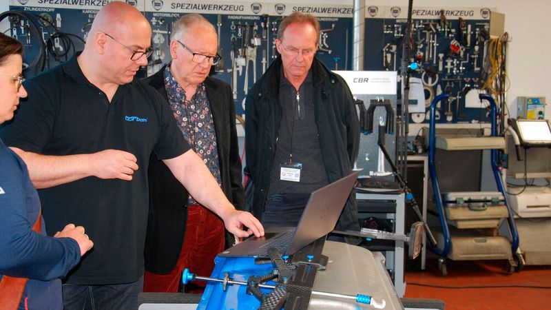  ..und Carbon. (Bild: Wenz|»Fahrzeug+Karosserie«)