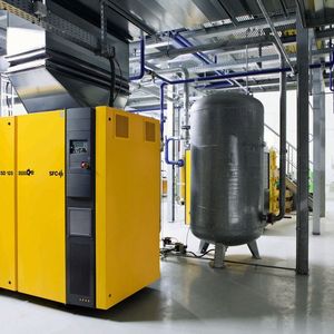 Die Schraubenkompressoren der Baureihen CSD und CSDX für Duckluft-Liefermengen von 1,05 bis 16,95 m³/min bieten mit den neuen IE4-Motoren – laut Hersteller – nun noch mehr Leistungsstärke und Energieeffizienz bei geringem Platz- und Wartungsbedarf.