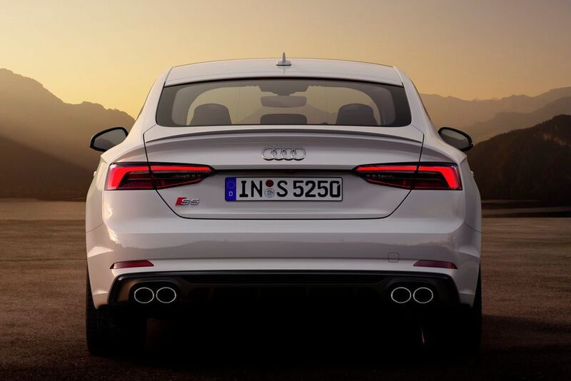 Die Leistung liegt bei 255 kW (347 PS) und bis zu 700 Nm Drehmoment.  (Audi)