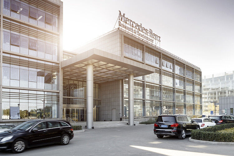In das Forschungs- und Entwicklungszentrum in Peking hat Mercedes-Benz 112 Millionen Euro investiert. (Foto: Mercedes Benz)