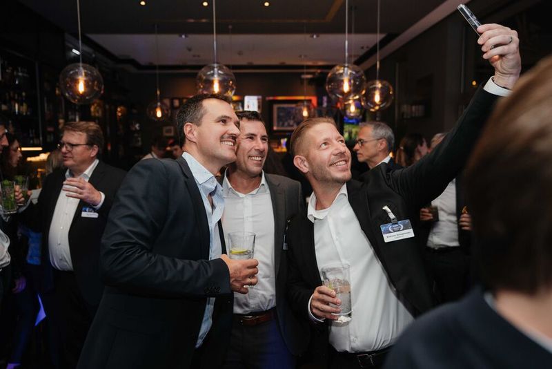 ... die Stimmung ist gut, und es wird das eine oder andere Selfie gemacht. (Bild: Manuel Emme Fotografie)