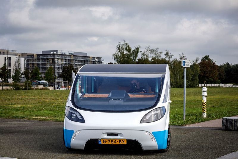 Das Stella Vita: ein mit Photovoltaik-Paneelen bestücktes vollelektrisches Experimentalfahrzeug.  (Renault)