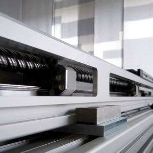 Die mitlaufende Spindelunterstützung für spindelgetriebene Lineareinheiten zählt zu jüngsten den Neuentwicklungen von RK Rose+Krieger.