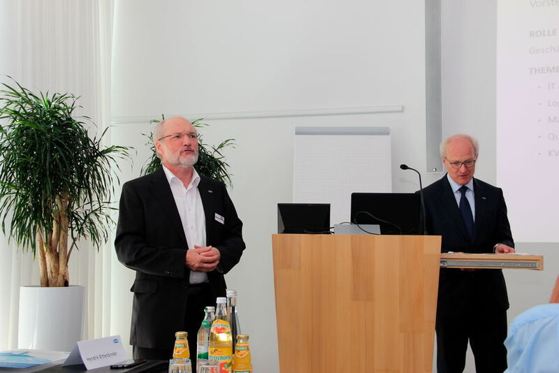 Wolfgang Schmalz (links) und Dr. Kurt Schmalz begrüßen die Journalisten anlässlich der Fachpressetage 2017. Als 3. Geschäftsführer ist seit Juli 2016 ... (Gillhuber)