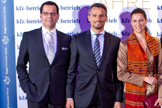 Thomas Spiegelhalter (Autohaus Beresa), Franco C. Barletta (Jürgens GmbH), Birgit Hiller (BMW) (Archiv: Vogel Business Media)