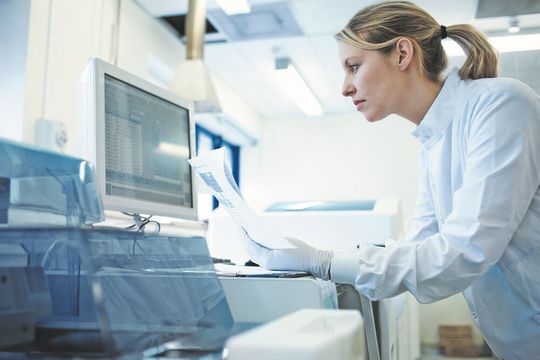 Siemens Digital Industries Software bietet Medtech-Unternehmen eine Lösung an, mit der sich die Komplexität der Dokumentenflut der regulatorischen Anforderungen beherrschbar machen lässt. Siemens Digital Industries Software bietet Medtech-Unternehmen eine Lösung an, mit der sich die Komplexität der Dokumentenflut der regulatorischen Anforderungen beherrschbar machen lässt.